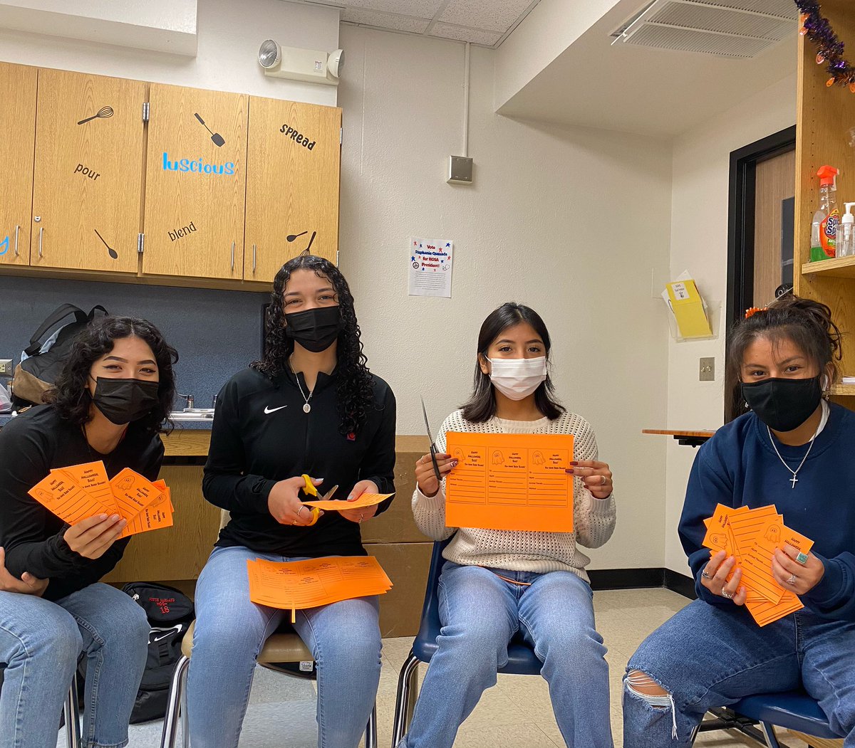 turnersghs's tweet photo. YOUR SENIOR OFFICERS working on Cutting BooGrams for Halloween!! 1 for 50 cents OR 2 for 1$ - and delivered to the personβs advisory period on the 29th! Know your receiving personβs advisory teacher!!
#sghs #boograms #forsale #ptsa #treats @SGHS_Titans @EarlGilmore17 https://t.co/yS63Sz3yhM