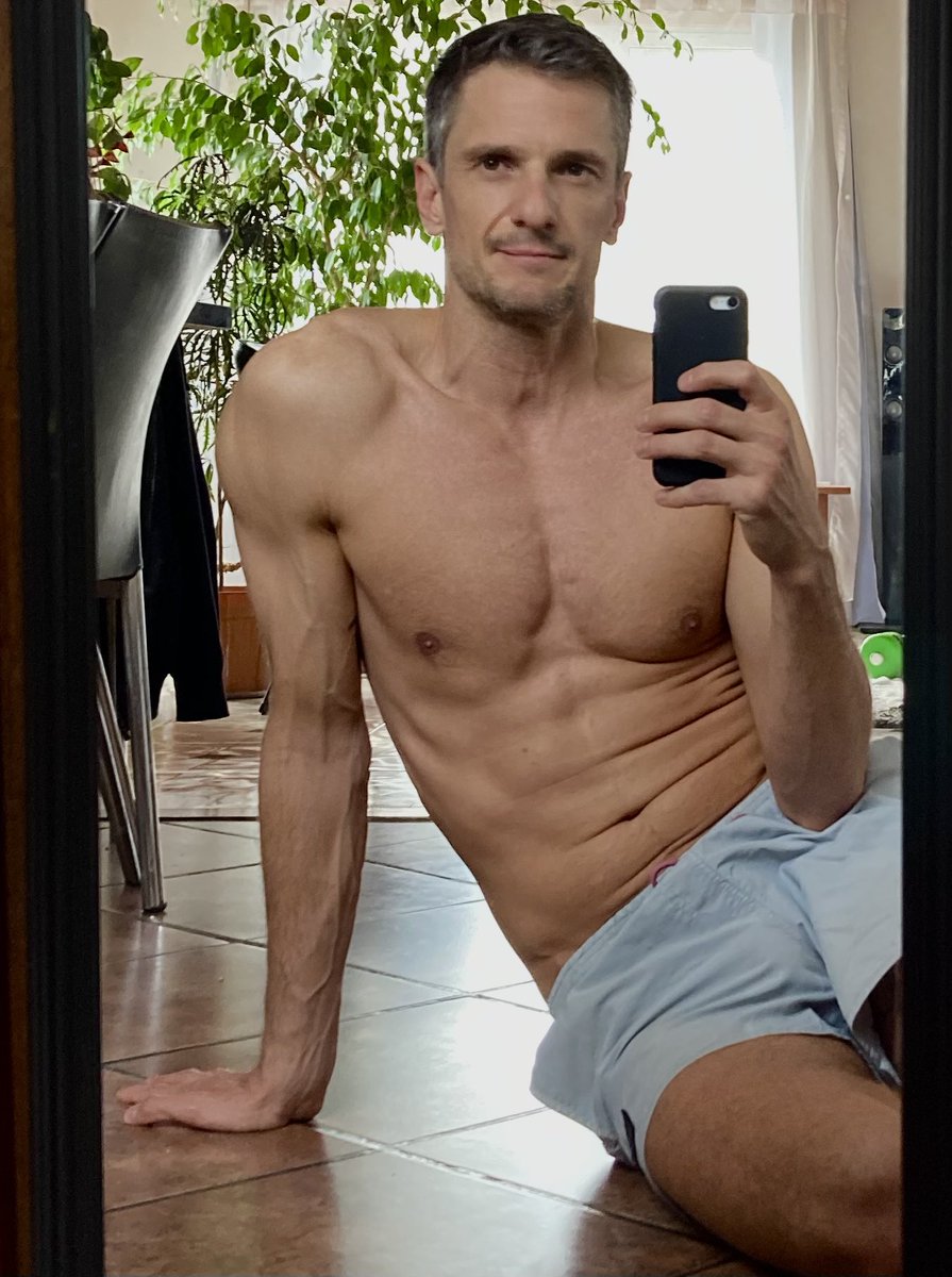 German_m's tweet photo. Hoy entrené en casa 💪🏻 https://t.co/HjHy3WJ4xq