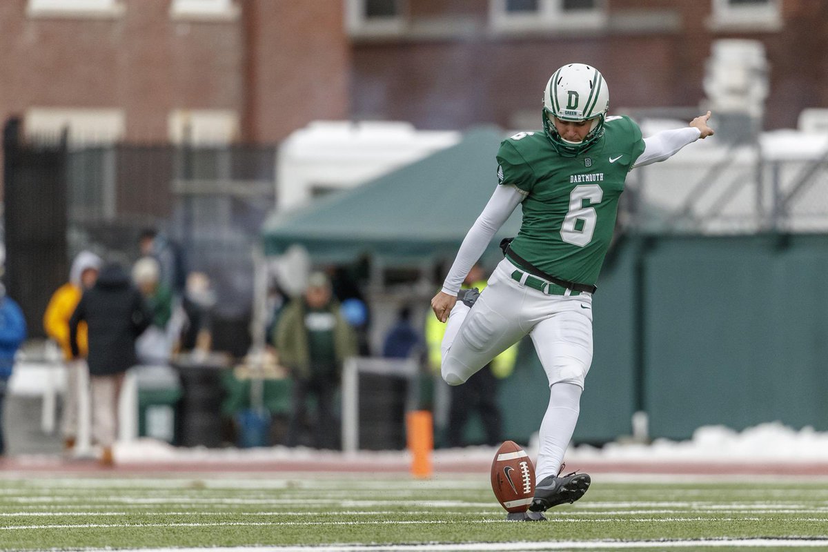 zacyoak's tweet photo. After a great call with @BTeevens, I am honored to say I have received an offer from Dartmouth College! @CoadyKeller1 @coachkeithclark @DrewDaKicker24 @coachripshwtime @Chris_Sailer @GoldenBears_FB https://t.co/dFE8bXvJIk