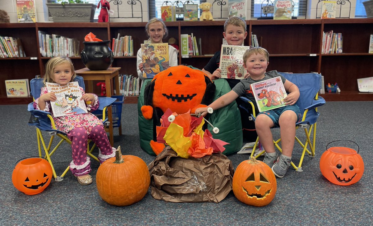JessHarrelson7's tweet photo. Just a little reading by our camp fire at SCE!🎃#hcslibrarymedia https://t.co/h43XKp9x1r