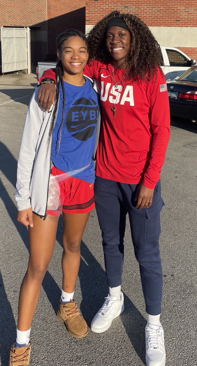 Thanks <a href="/howard_rhyne/">Rhyne Howard 🤟🏾🈳</a> for coming by today.  I might be a lil biased, but I see Miss Basketball and the #1 pick in the WNBA in one pic…. Looking forward to watching these two chase their dreams. #DreamBig