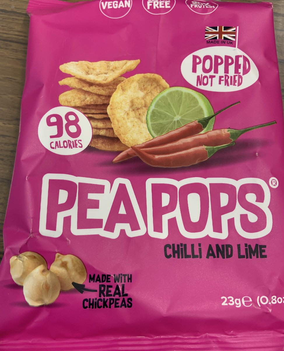 akitainutourism's tweet photo. 大館市のイギリス時間紅茶時間で売ってるイギリス🇬🇧からの輸入品、ヒヨコマメのチップス!ヴィーガン対応で、ハマります!
#大館市 #イギリス時間紅茶時間 #ヒヨコマメ #ひよこ豆 #peapops #ヴィーガン https://t.co/iv4litAsn8
