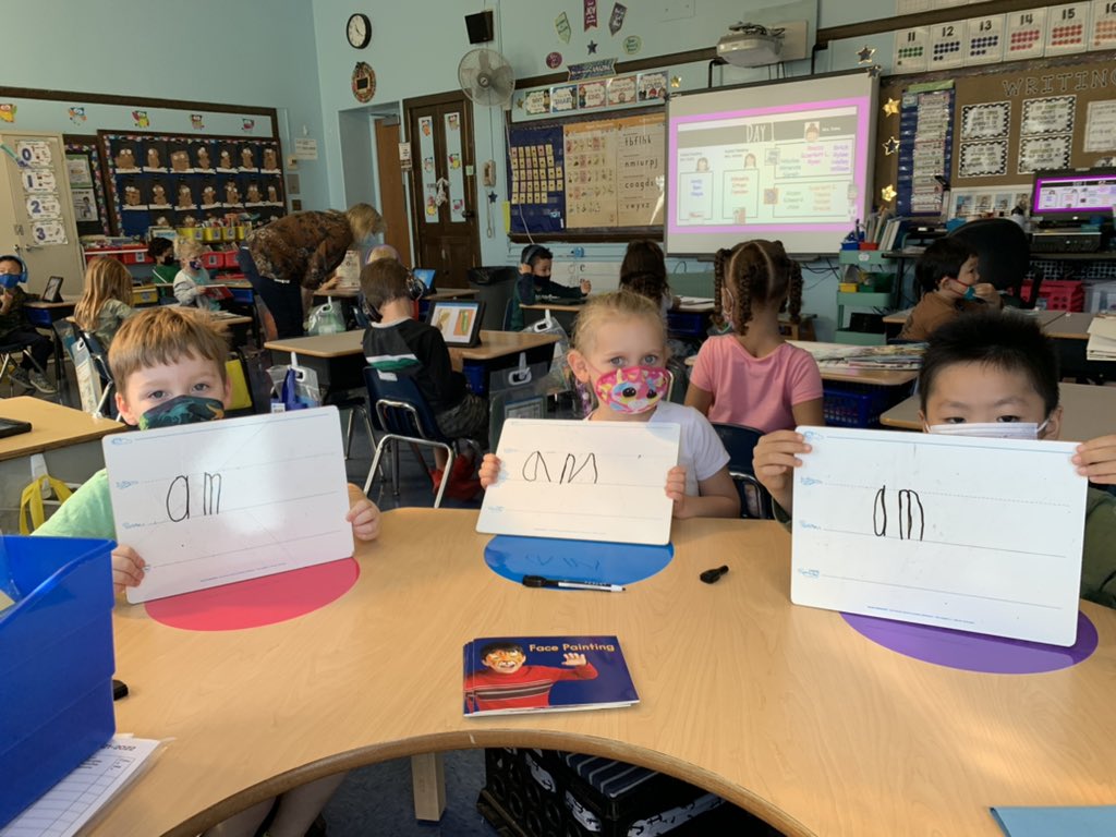 Maria_Nulty's tweet photo. Guided reading mixed with Raz-kids and independent reading makes for a great Reading Workshop! 📚 @MarissaAlonso7 @jmcgahan31 https://t.co/BxJTduWJ9V