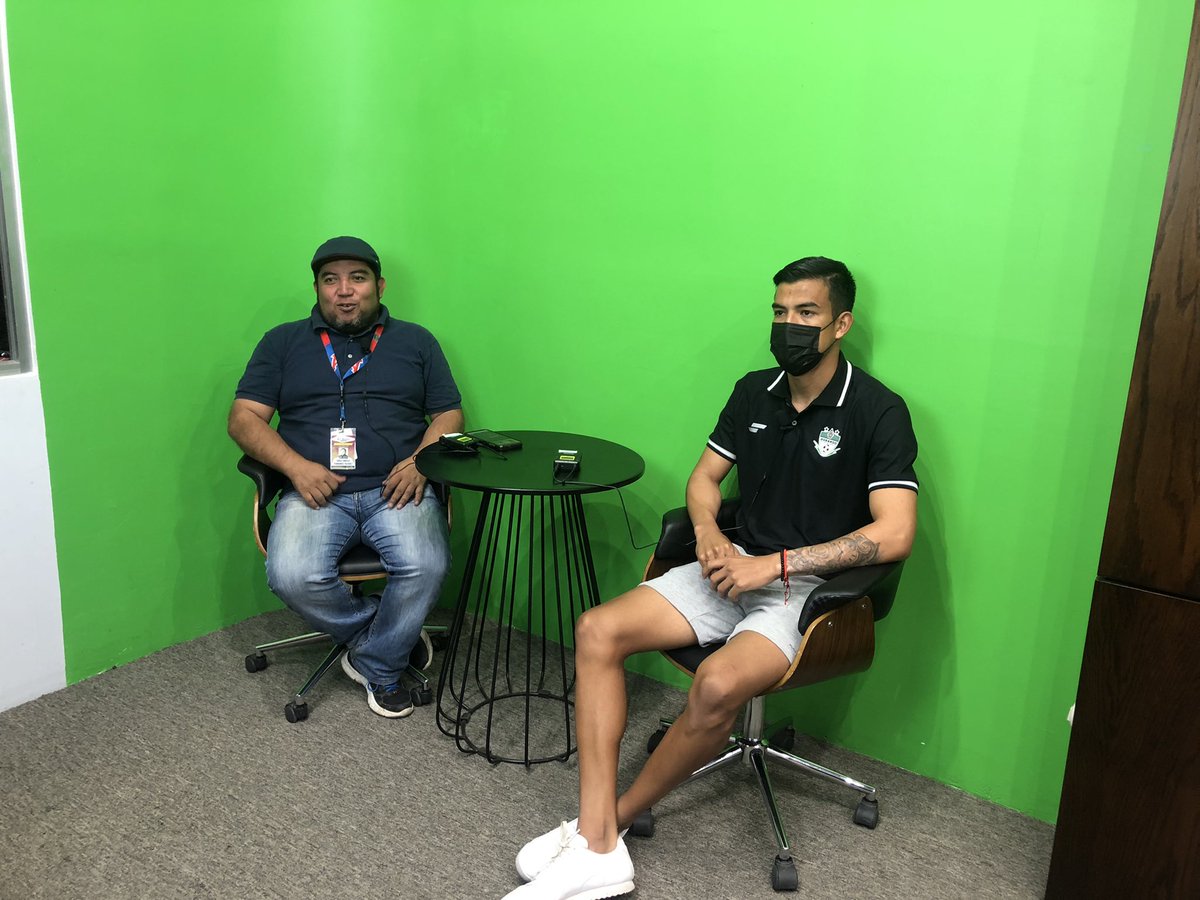 AlacranesdDGO's tweet photo. ¡ALACRANES!

No se pierdan la entrevista de nuestro defensa @osmarmv98 en el programa #ElPalco del @SigloDurango 

#EnVivo aquí 👉🏼 https://t.co/u5WbFc66c7 

#SiempreAlacranes https://t.co/9PosWsC5at