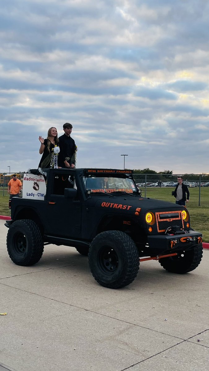 k_thompson01's tweet photo. Way to represent! @kesha_hill5 @CTMSBulldogs #Homecoming https://t.co/4Y3ENc8EDw