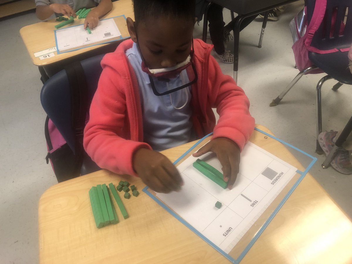 MochaTeaching's tweet photo. #OctoberMathChallenge #Manipulatives We are learning all about place value using both real and virtual base-10 blocks. #NCSSBeTheBest #Love1stTeach2nd 💚🦁 https://t.co/h57IKA272J