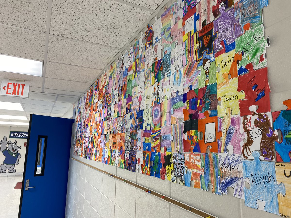 shannonmural's tweet photo. 5th grade working to unite against bullying! #d123unites #d123kol https://t.co/GEj4NhZLT6