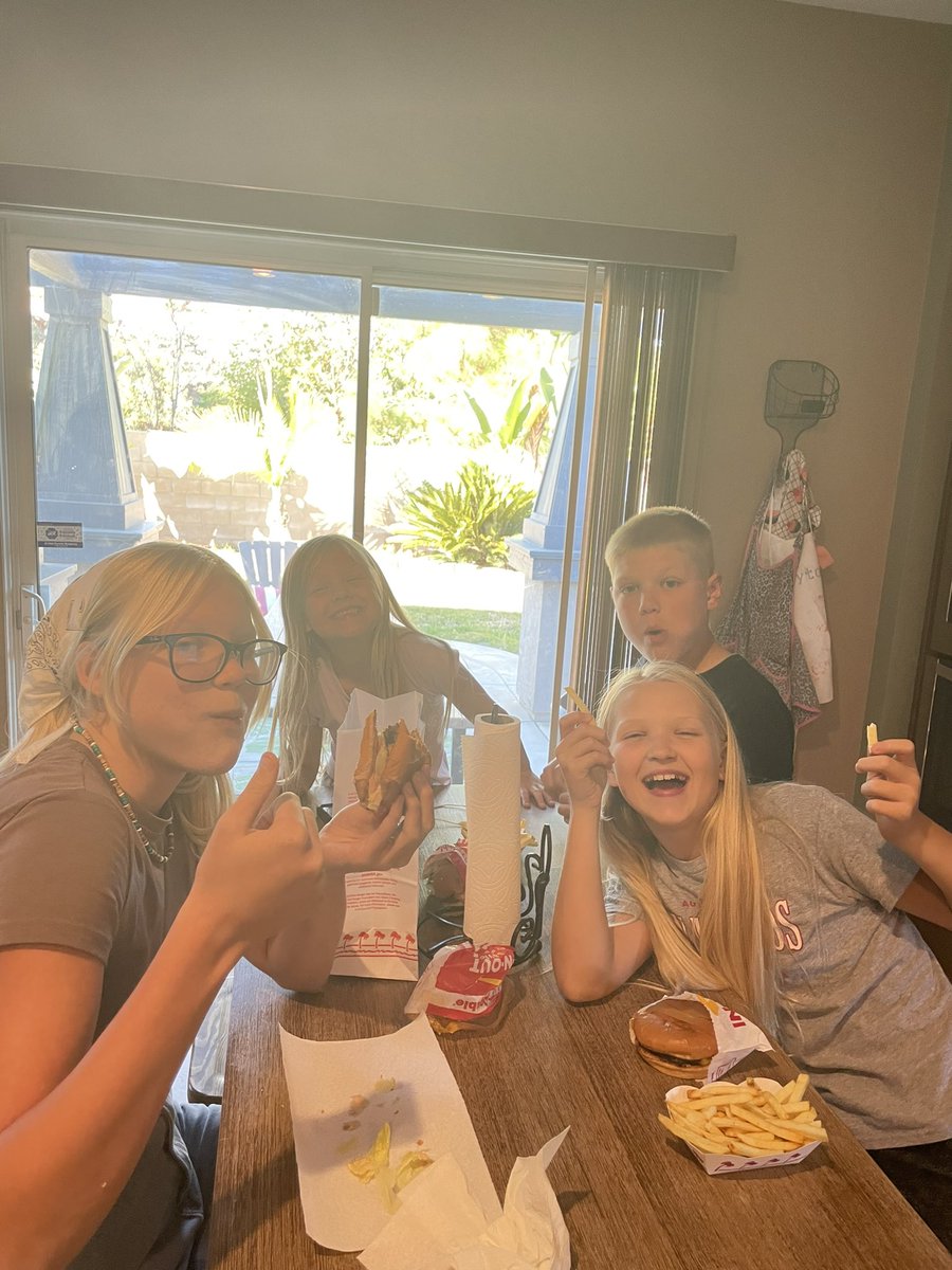 rachael_running's tweet photo. It’s an @innoutburger kind of night! 
🍔🍟🇺🇸#freedomfries https://t.co/r6gHgYLm1B