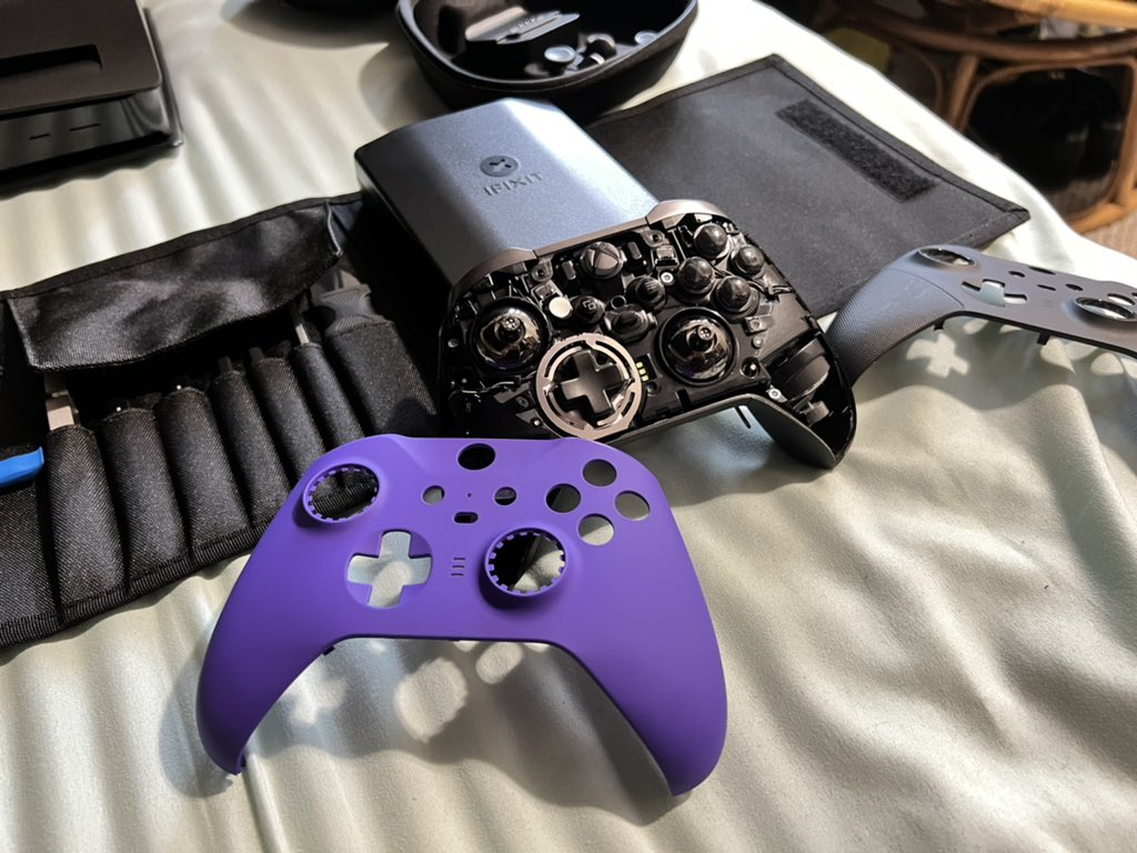 wolfsbaine_'s tweet photo. @ExtremeRate soft purple faceplate for this refurbished @xbox elite 2 controller, all work done by me, thank you @iFixit for all the tools necessary to do this
#xbox #XboxSeriesX #xboxcontroller #ifixit #extremerate #softpurple https://t.co/6qelHReJ7D