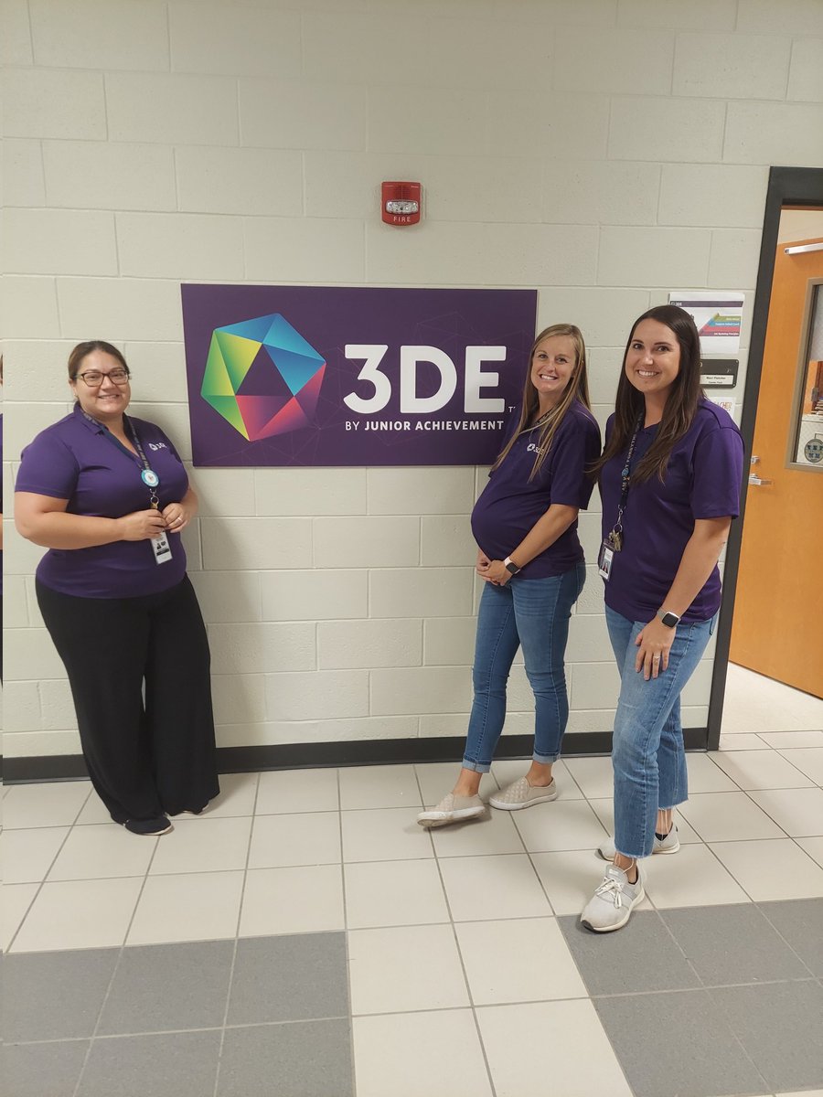 siorod03's tweet photo. Homecoming week! 3DE Twinning
#IAmWestForsythAndWeAreFamily
@ms_mfletcher @DoanBethany https://t.co/glt9Pimwf1