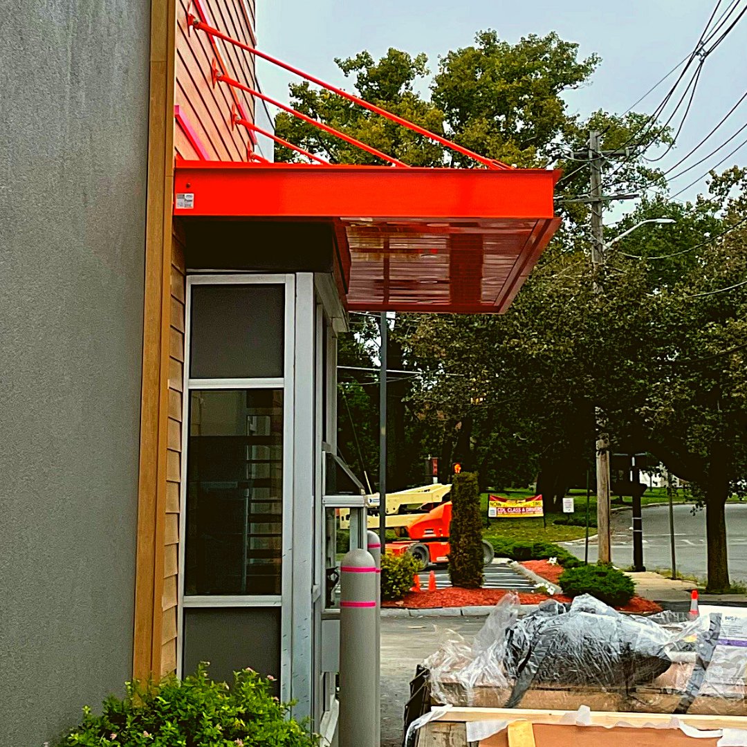 Poyant's amazing Dunkin' team recently updated this beautiful Medford, MA location with an exterior Next Gen Remodel. We love how striking the new Building Elements are on this Dunkin'! 

#Dunkin #Nextgen #Remodel #Elements #Poyant #Buildingyourbrand #franchisee