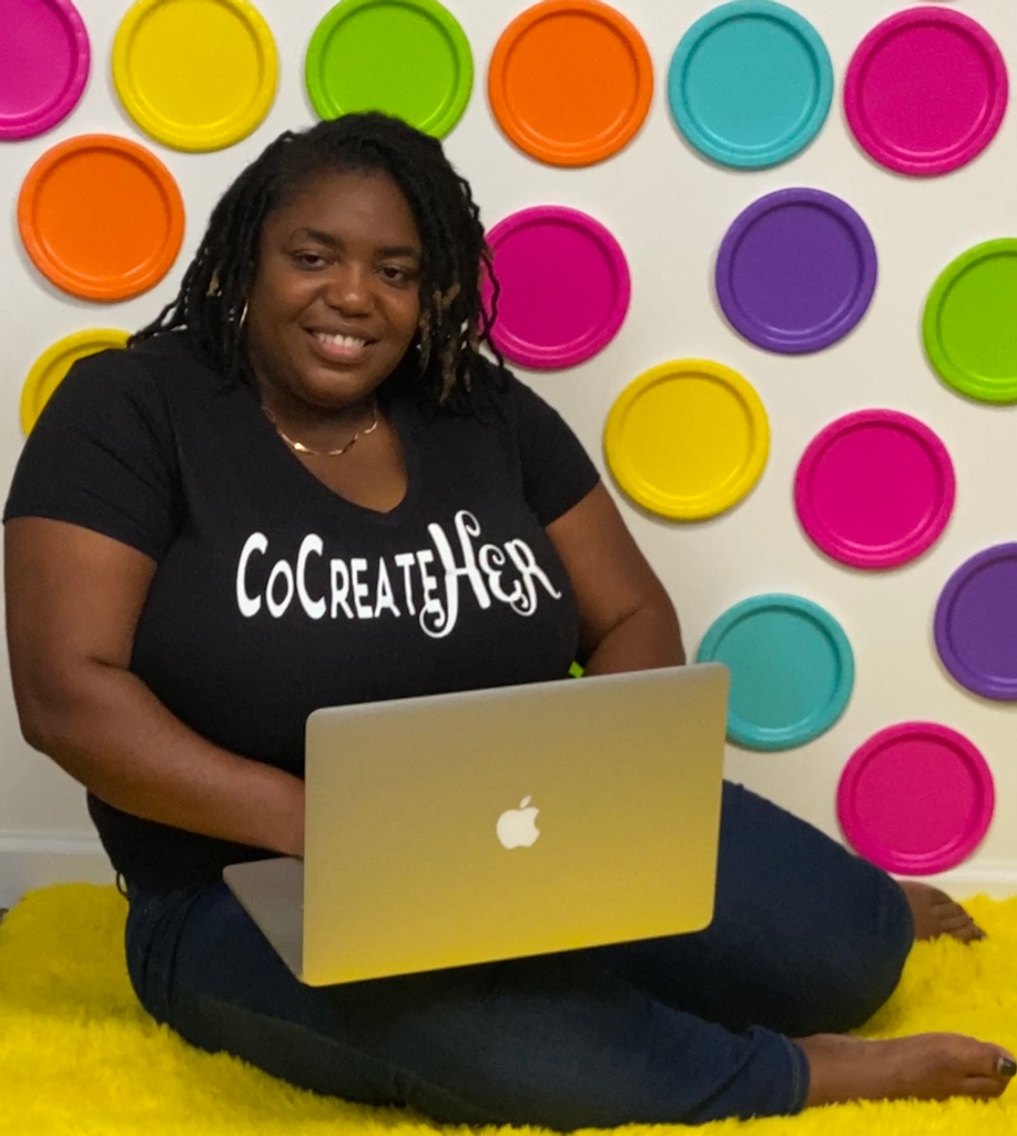 cocreatelexsc's tweet photo. We laughed and laughed Friday during a mini-photo session with Bing Photography and @thequeencoin. Having several backgrounds &amp; mounted box lights in the content creation room made it so easy.

#lexingtonsc #colasc #coworking #irmosc #cocreatelife #femaleentrepreneurs https://t.co/EiqgamEVtI