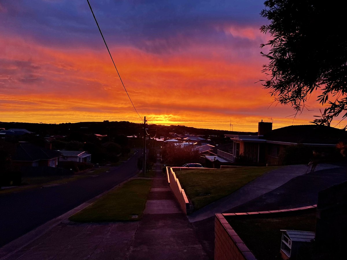 StephenMadden14's tweet photo. Morning sky in Warrnambool https://t.co/zlQrpaS3Tk