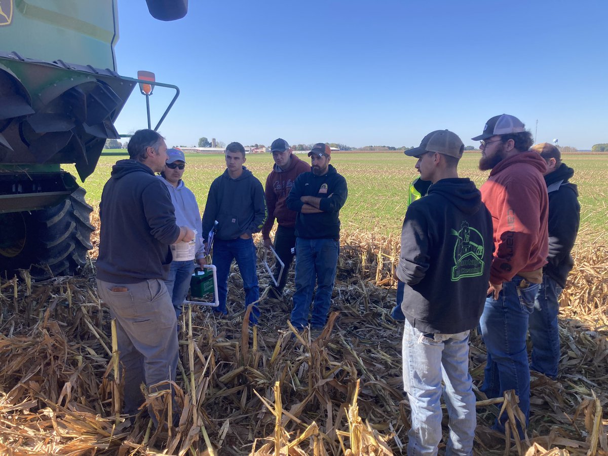 ati_witter's tweet photo. Got a bunch of first time combine and grain cart operators in practicum yesterday!!! Some even tried unloading on the go. Equipment class got the combine set up and dialed in for corn earlier in the day. Thanks to our Research Operations team for making it happen! 🌽💪🏻🌽 https://t.co/oieqWNoV6F