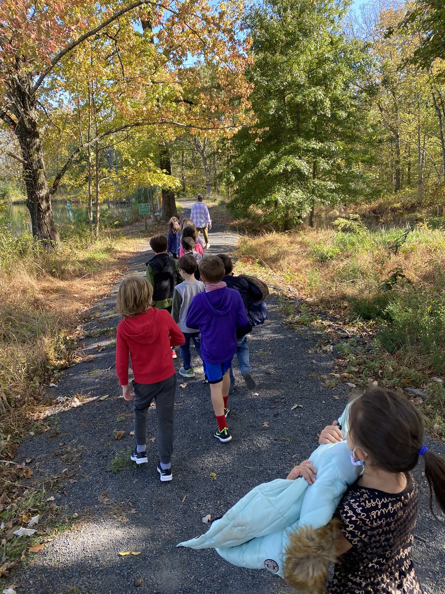MdevlinCBSD's tweet image. Took a wonderful walk to Owl’s Nest park. We discussed things we saw and practiced staying in a straight line! #firstgrade