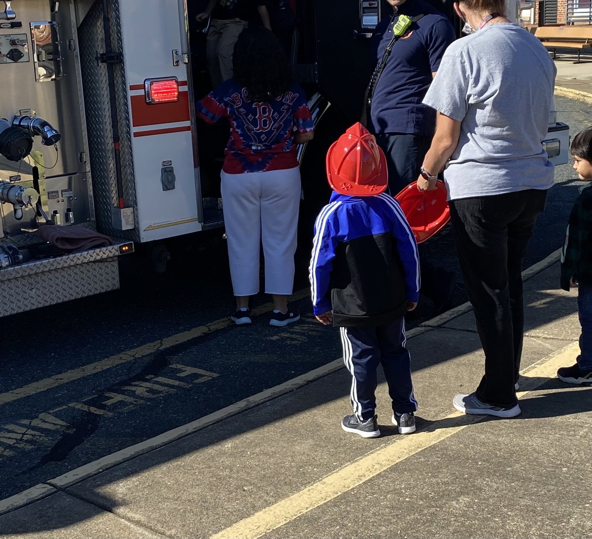 Kelly Webb tweet media