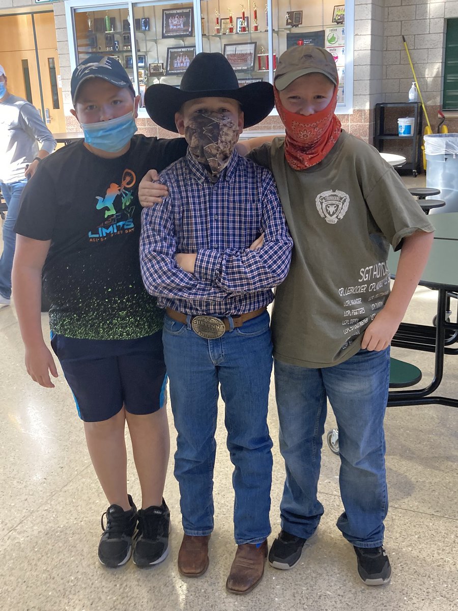 McpheronTricia's tweet photo. Hat Day = a high level of participation #CAPShomecoming #MSfun https://t.co/dlpbfOT8aE