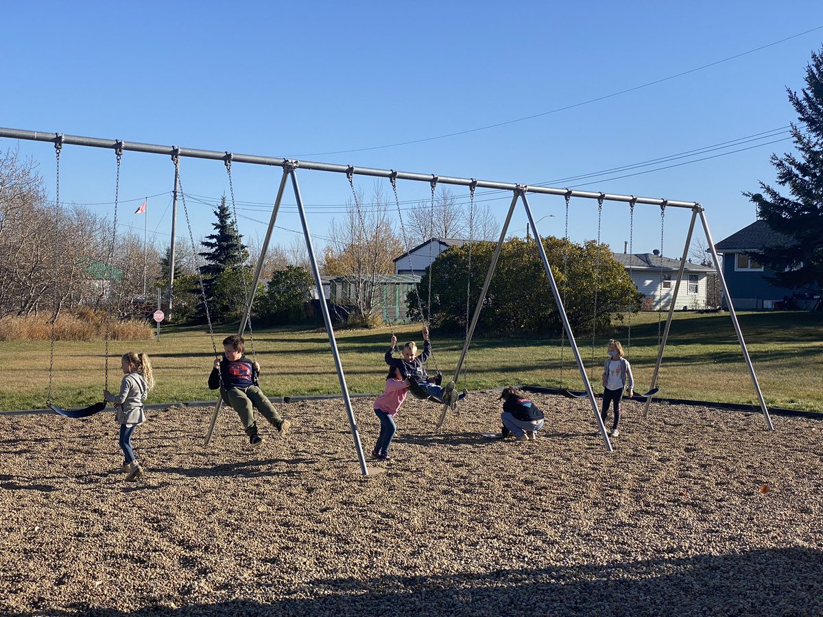 Round Hill School tweet media