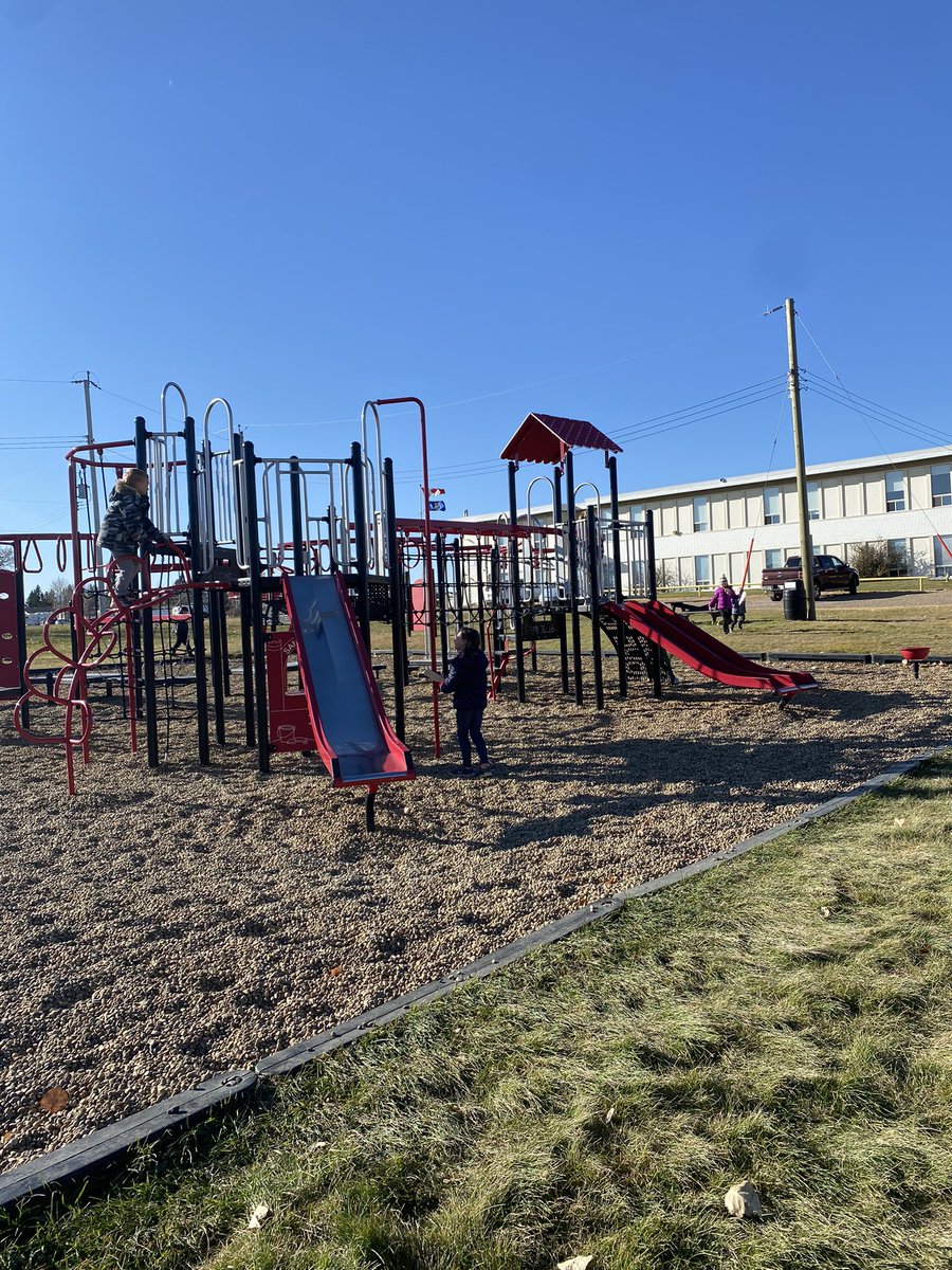 Round Hill School tweet media