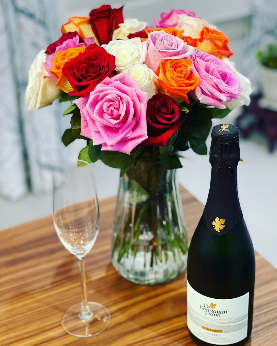 sne75's tweet photo. Excited to co-chair VLJ’s 20th anniversary Arts &amp; Eats for Justice gala!! Cheers to 20 years of providing pro bono services to those in need, and thanks to all of our volunteers and sponsors!! #VLJat20 https://t.co/Uvbw2QcR30