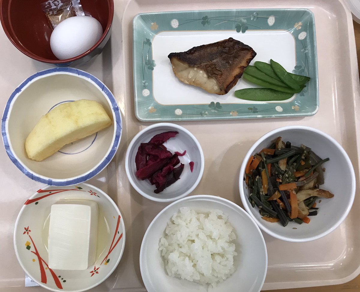 tsukiga's tweet photo. 今日ご飯
夜はメバルの照焼。いろんなお魚食べられまし。
月が綺麗ですよ。食堂で隣の棟の紳士に教えてもらう。久しぶりのお喋りを堪能したで〜 https://t.co/s033XzNIYR