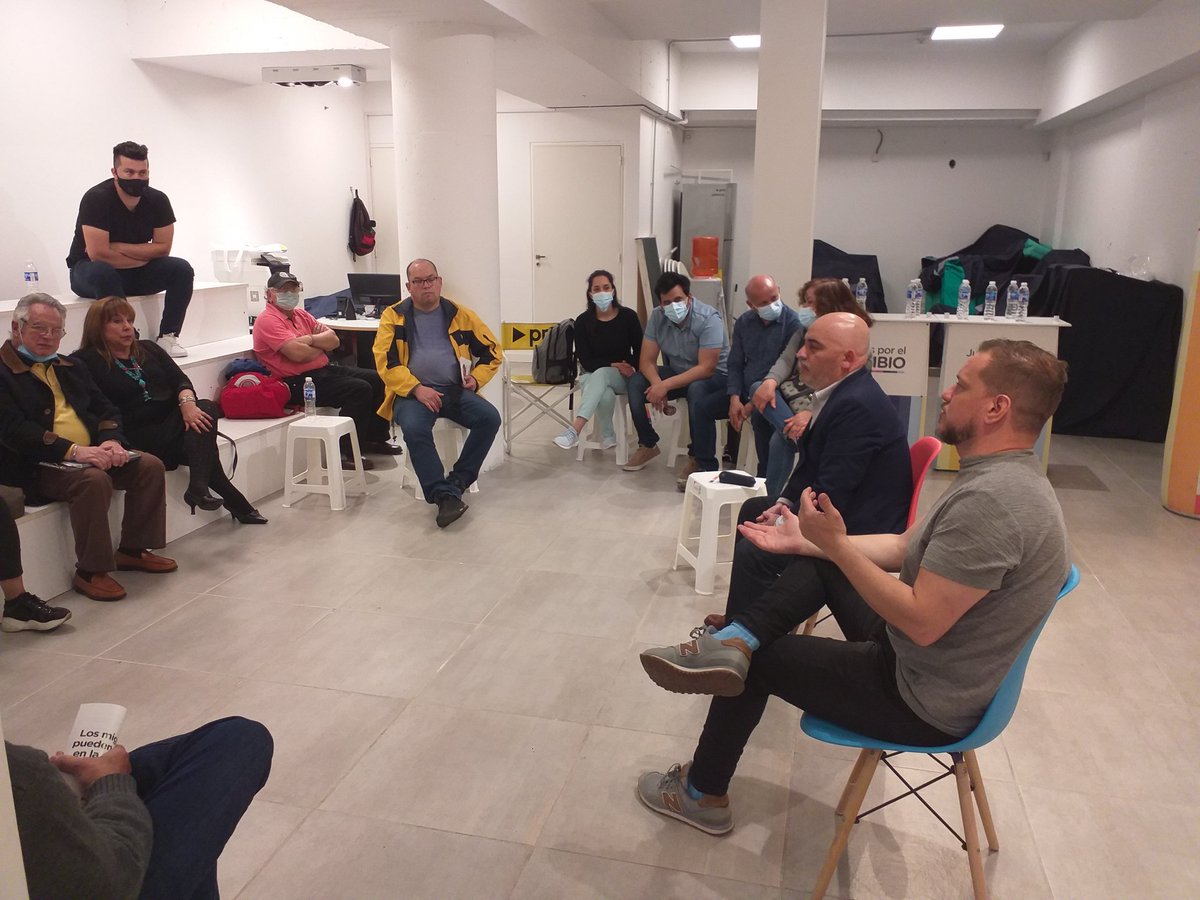 alejandrojg's tweet image. Con @EstebanBalquinT hablando con vecinos de @bacomuna2. #JuntosLogramosMas