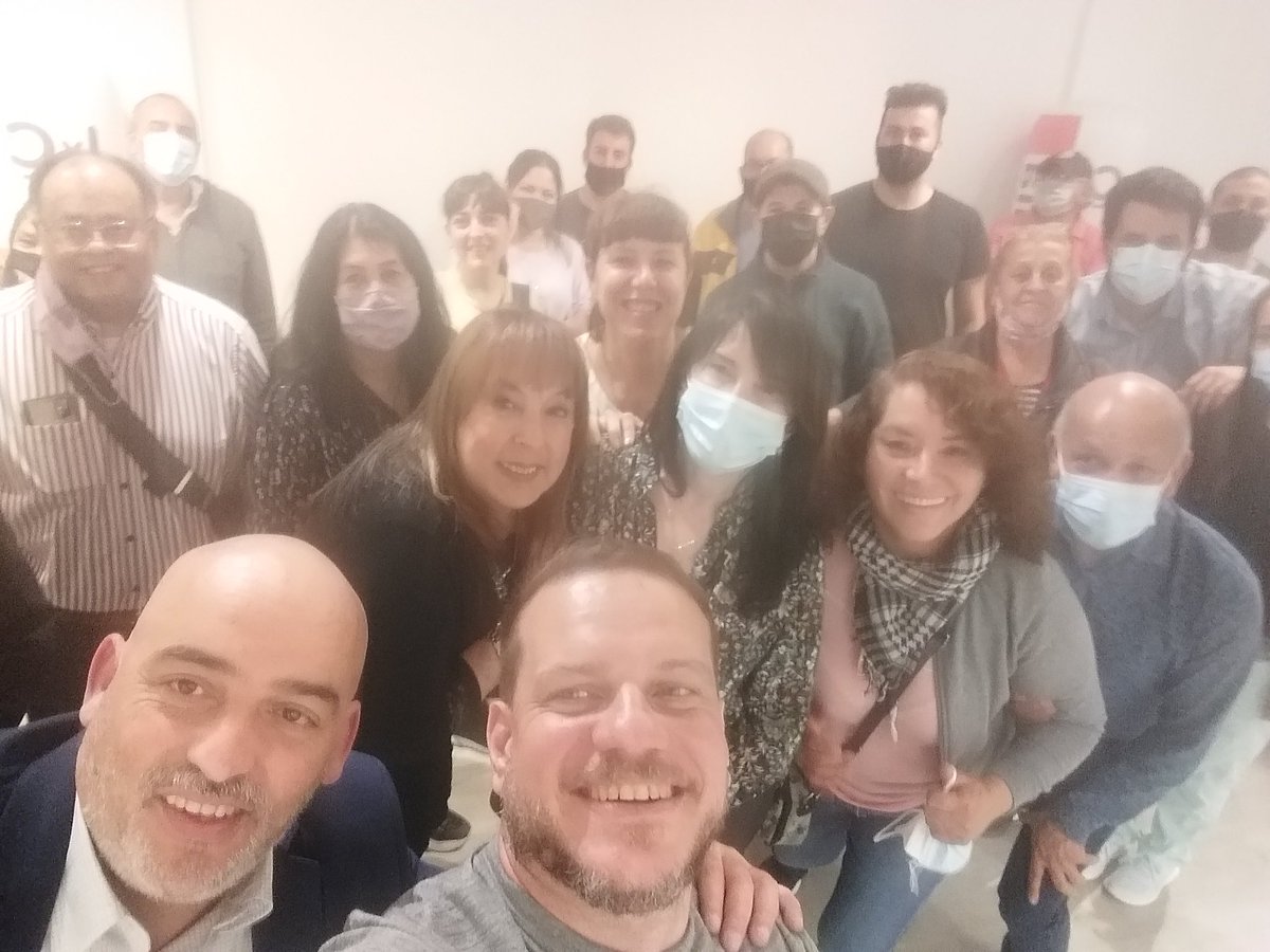 Con <a href="/EstebanBalquinT/">Esteban Balquinta T</a> hablando con vecinos de <a href="/bacomuna2/">Comuna 2</a>. #JuntosLogramosMas