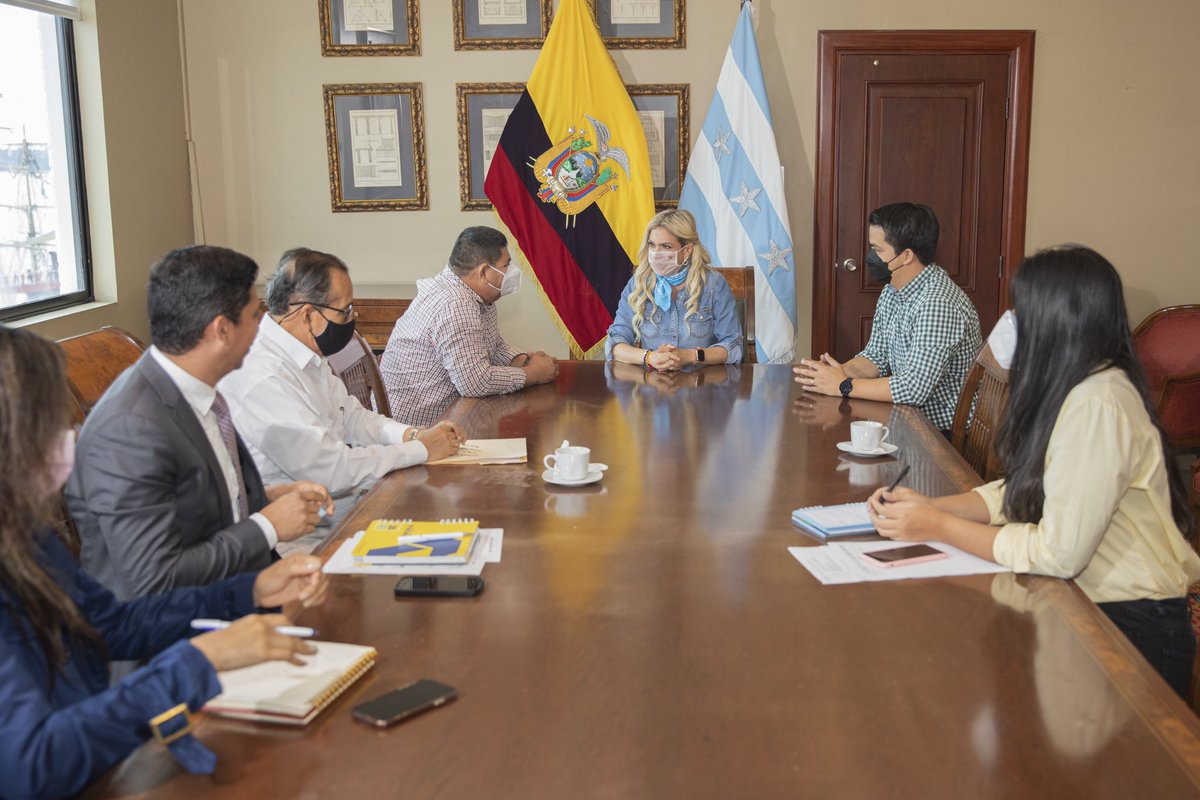 soysusanag's tweet photo. ¡Trabajamos por el desarrollo de Palestina junto al alcalde Luis Castro y nuestros equipos técnicos! 🤝

Está planificada la intervención de caminos vecinales y construcción de muros en el río Pula como prevención de la época invernal a favor del bienestar de los palestineños. https://t.co/DfFAzUKv6I