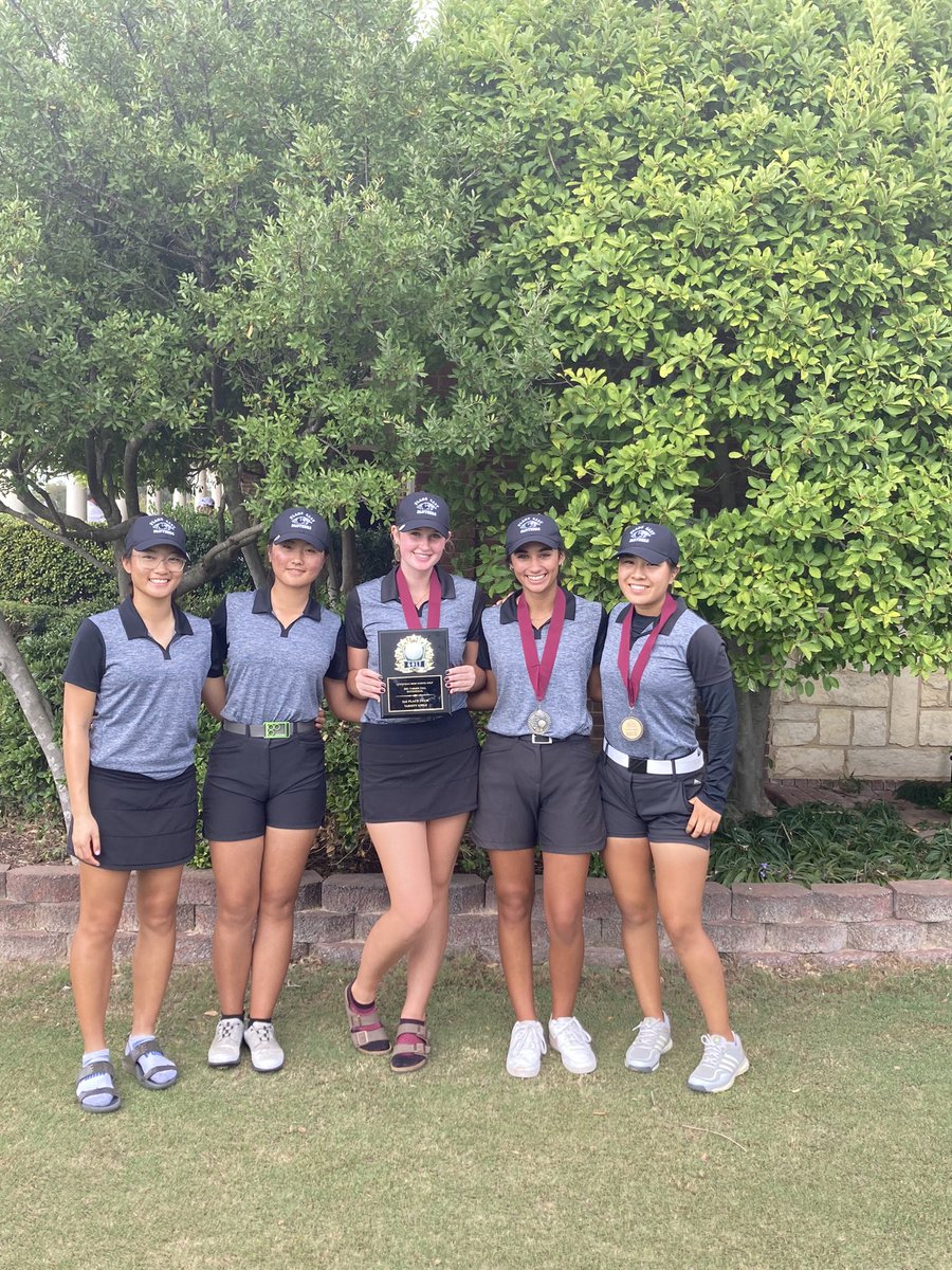 Congratulations to the Plano East Varsity Girls golf team. They finished 2nd today at the Farmer Fall Classic held at Sherrill Park. @EvinnJoyButts @ShivaniRose04 and Lindsey Li all placed in the Top 10.