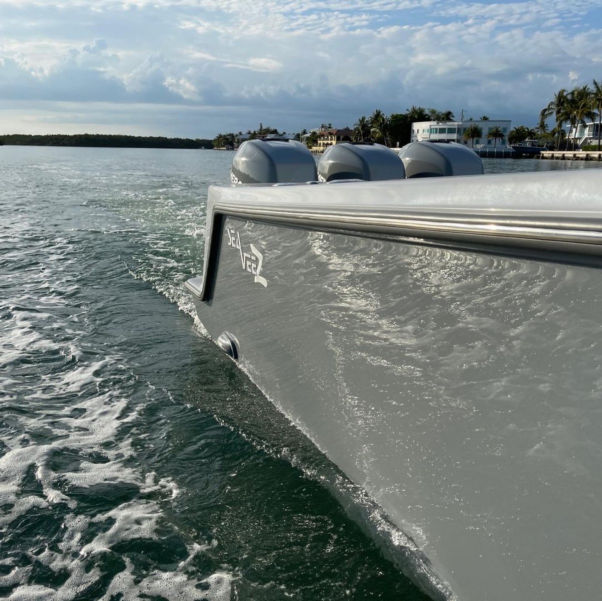 taco_marine's tweet photo. Look at those lines!🤩 @seaveeboatsinfo rocking TACO SuproFlex Rub Rail. 📷: @seasirfishingteam on Instagram.
#SuproFlex #rubrail #tacomarine #fanphoto #fishing #boating #seaveeboats https://t.co/LKvswB7aUA