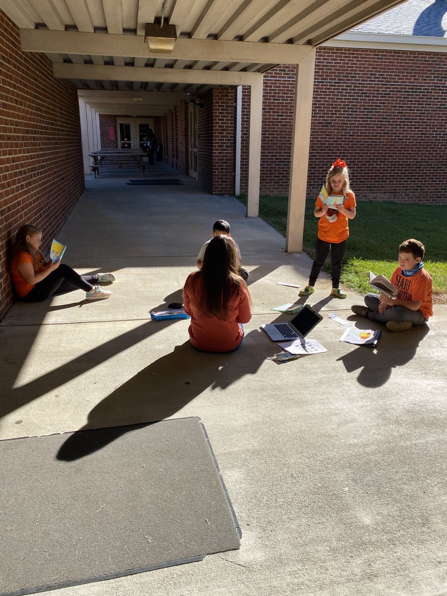 dowdyamy's tweet image. Great day for enjoying a good book and the sunshine! #theheartofccs ⁦@DrCarlaNeal⁩  ⁦@BENPanthers⁩