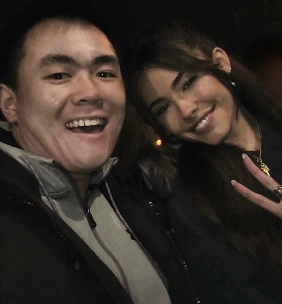FRMadisonBeer's tweet photo. Nouvelle photos de Madison Beer avec un fan à Toronto après son concert! 

#LifeSupportTour #LSTToronto https://t.co/6r7I8RVPPn