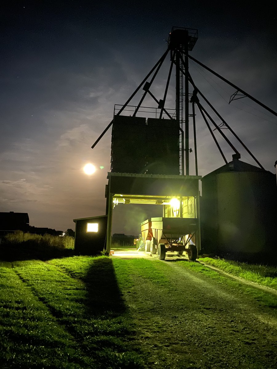 I sure wish we could have a couple more weeks of these types of night’s #harvest21 ⁦<a href="/HuronComm/">Huron Commodities</a>⁩