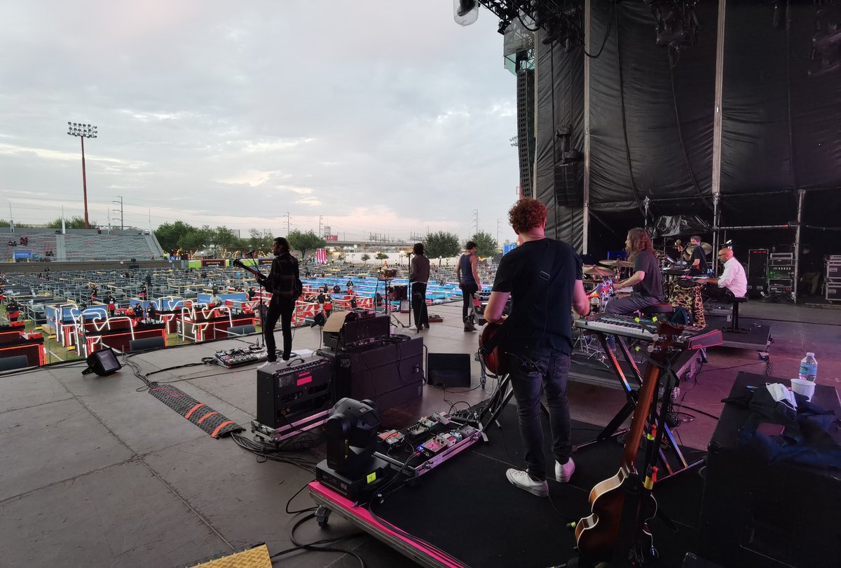 zoetheband's tweet photo. Soundcheck en @palcotecate https://t.co/6GL9HIkXcK