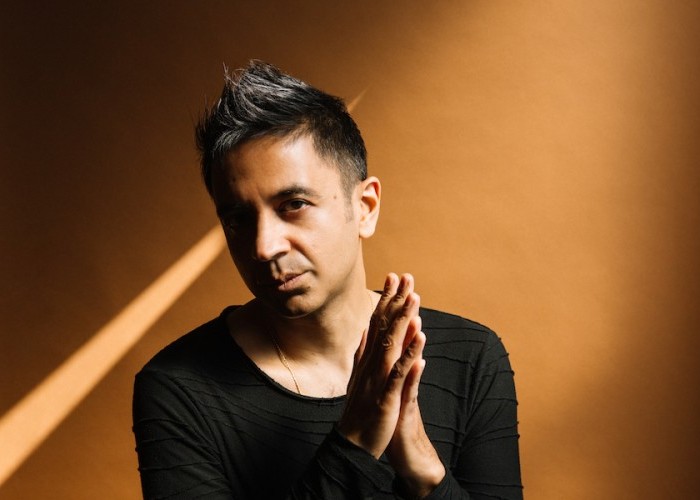 cocojazz_mtl's tweet photo. Hello! Interview alert! TOMORROW
I will be sharing the #CocoJazz interview that I had the honour of doing with the one & only wonderful pianist/composer @vijayiyer - I also added songs from his new project "Uneasy" on @ECMRecords
Please join me at 1PM ET via @Jazzcast https://t.co/ITAHmBnFO8