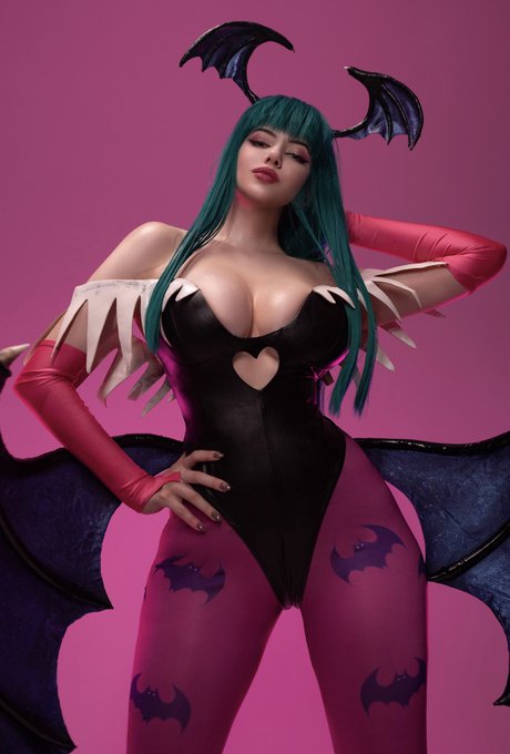 2 pic. There is no escape...Receive my kiss of death 💋🖤

#Morrigan #Darkstalkers https://t.co/UlwxkM
