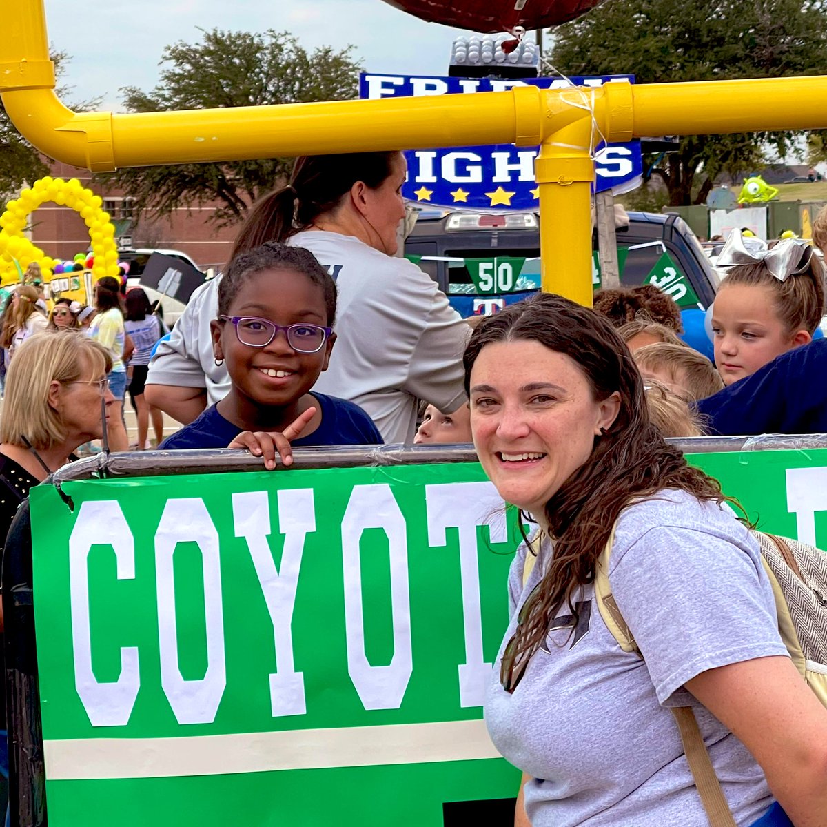 MsRutherfordCRE's tweet photo. Parade fun with lots of loves! Go Hawks!! #CRELeads @CoyoteRidgeES 💙🖤🤍💙🖤🤍💙🖤🤍 https://t.co/efaWEnxWNA