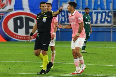 FernandoAzocar's tweet photo. Quisiera escuchar a @castrillijavier después de lo ocurrido hoy en San Caros de Apoquindo
Me extraña tanto descriterio de Roberto Tobar, es un excelente árbitro
@Cruzados @swanderers https://t.co/DLacDxj5uy