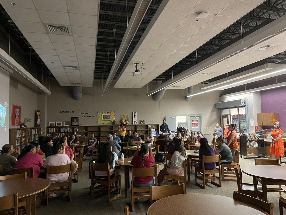 Ms_Alvarado_'s tweet photo. ¡Muchas gracias a todos los padres que vinieron hoy! De verdad los aprecio mucho. Hoy hablamos sobre la importancia y apoyo de la educación bilingüe. ¡Juntos todo se puede! #bilingualbrains @gretamariadame @Esteves_SH @shmscarrillo @PeterEGriffiths @SouthernHillsWF @WFISDschools https://t.co/MUlaobpcxA