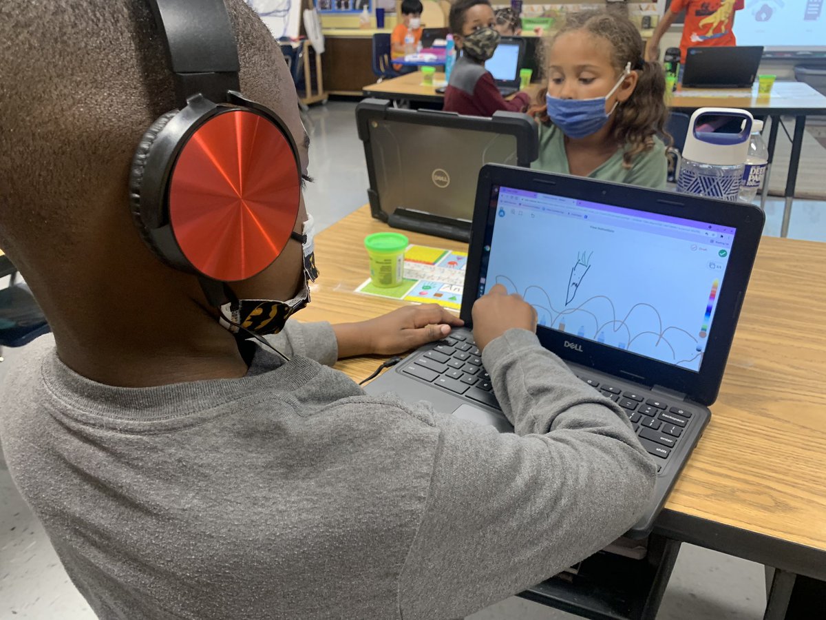 edrhett's tweet photo. Mrs. Ciotta’s 1st grade Gators using Seesaw to tell their story. @nnpsgreenwood #nnpsproud #nnpsitc https://t.co/B6G7Z7rp5T