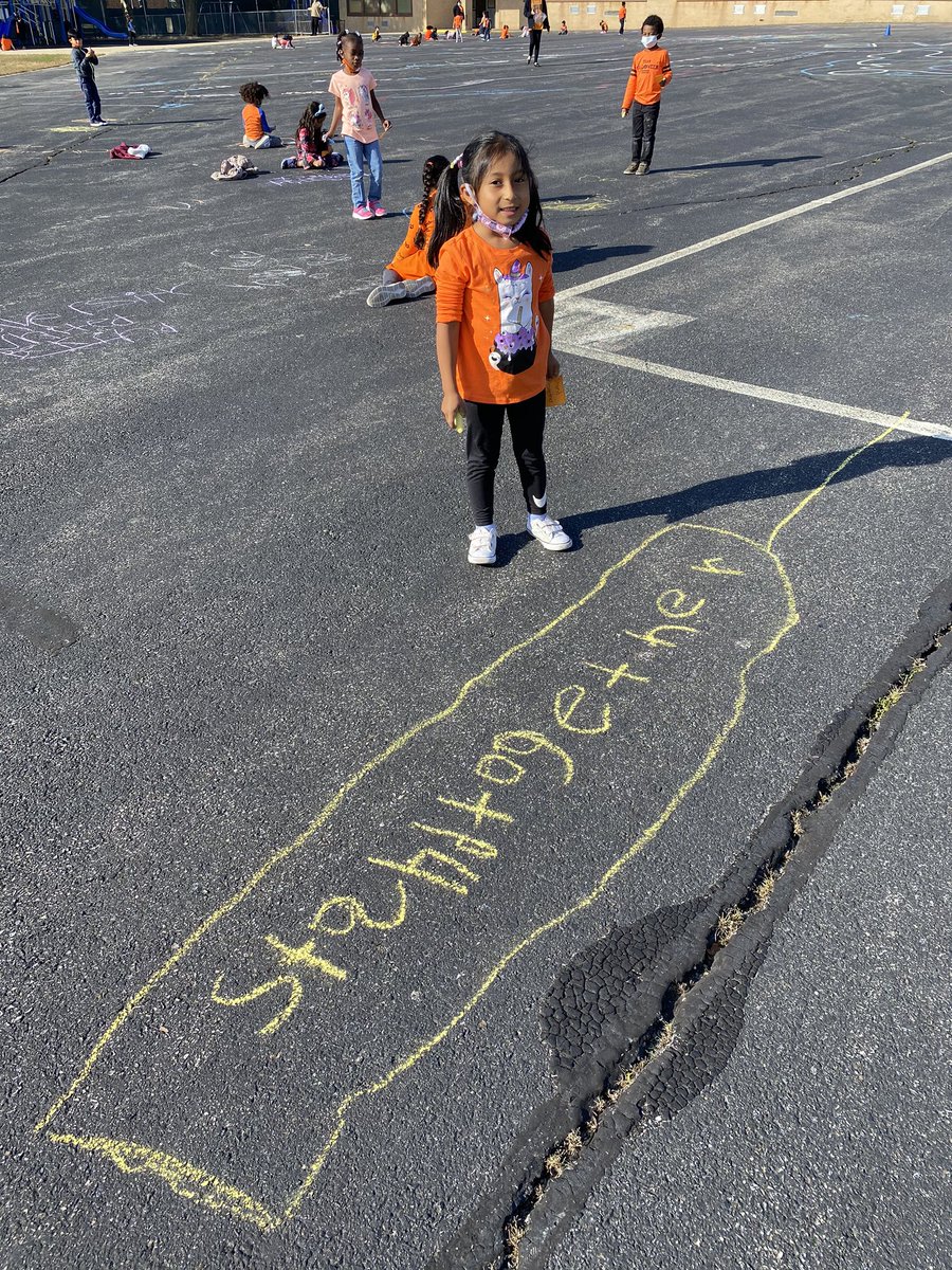 Ms_Sloboda's tweet photo. Kindergartners write motivating words around @ValleyStreamWLB 🧡 #UnityDay2021 @MrsGaddy1 @KerriPieper @MrsRitterband @VS24District #LookForTheAwesome https://t.co/mAQ9Yyk22M