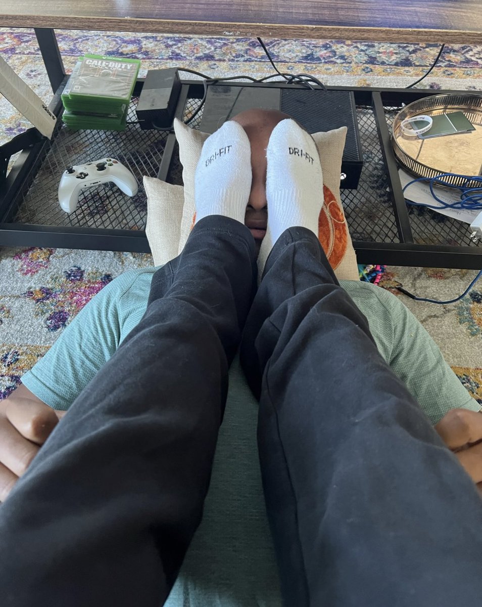 SweatySocksSub's tweet image. I love the way submission feels. Who can I serve in person next? I’m looking. 🐷 @RT4Kings @RTsubby @RTfootmasters @Retweet4Masters @rt4dom #findom #cashsub #feet #socks #paypig #sweatysocks #gay