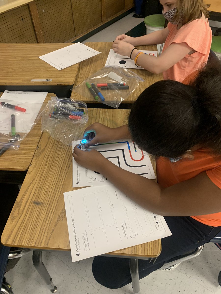 edrhett's tweet photo. 5th grade Greenwood Gators going through Ozobot boot camp. Next up our Energy Road trip. @nnpsgreenwood #nnpsproud #NNPSITC https://t.co/iZs9sbG2FQ