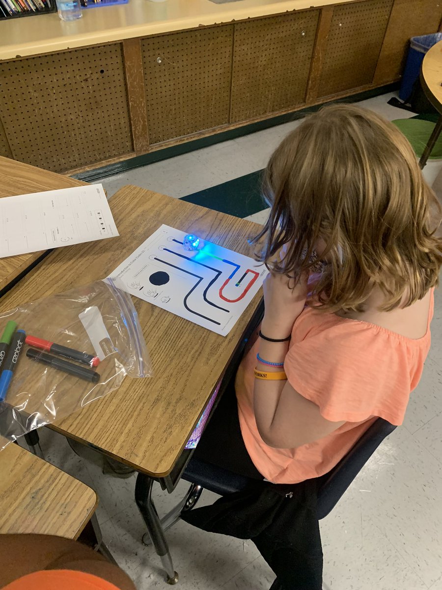 edrhett's tweet photo. 5th grade Greenwood Gators going through Ozobot boot camp. Next up our Energy Road trip. @nnpsgreenwood #nnpsproud #NNPSITC https://t.co/iZs9sbG2FQ