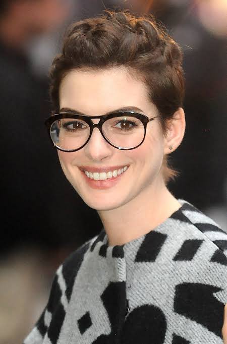 Llenadiodio's tweet photo. @Clausinea Éste tuit se responde con una foto tuya usando lentes. https://t.co/tCq7PF1qQa