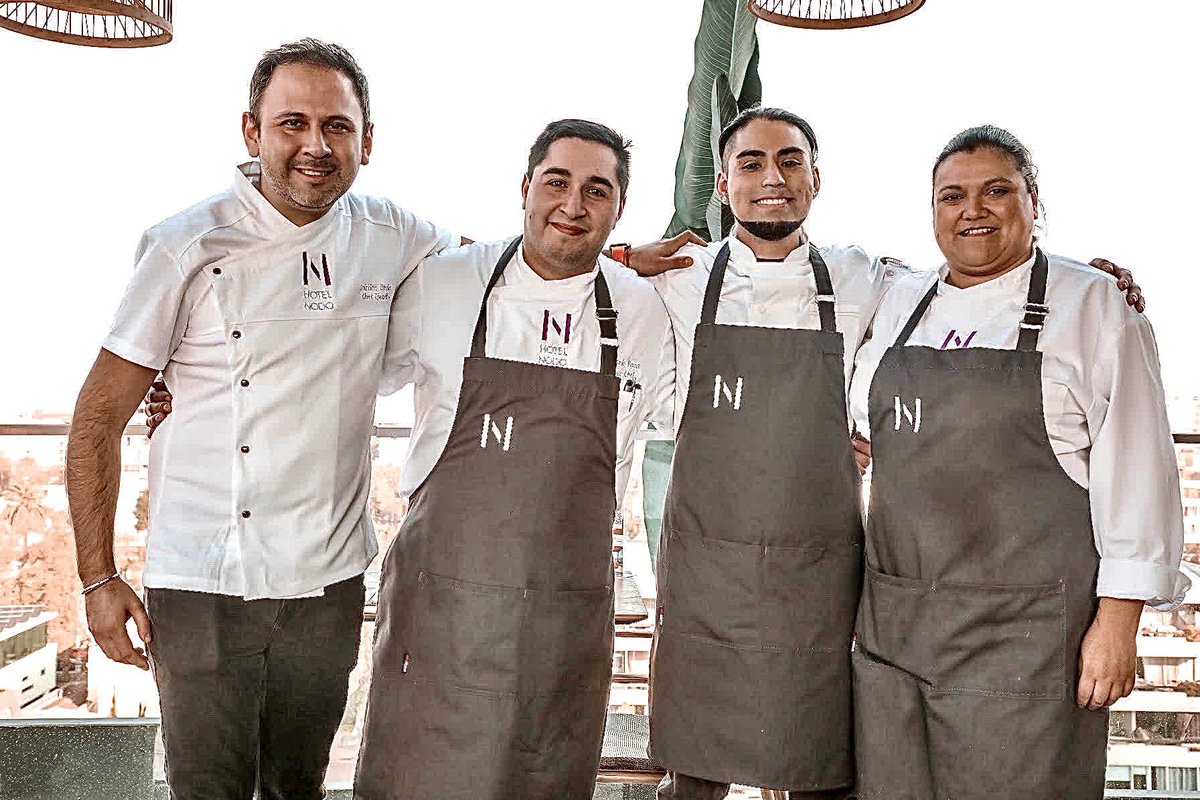 Chilegast's tweet photo. ¡#Feliz #DíaInternacionaldelChef ! Saludamos a todas y a todos quienes son parte de nuestra #comunidad con mucho cariño y agradecemos todo lo qué entregan. #Chefs #cocina #gastronomía #gastronomíachilena #saludo #chef #chefchile #chile https://t.co/ZjTl2H7Kuf