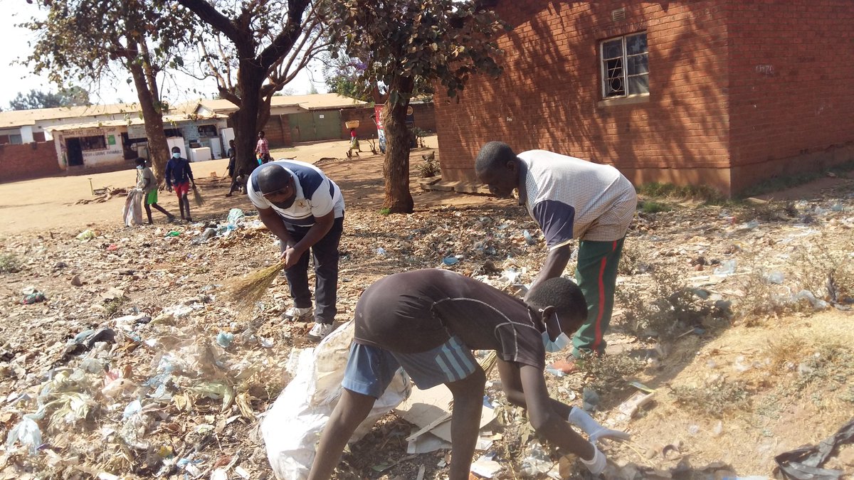 WeCleanWeGreen's tweet photo. Our Friends, have Full #Protective gears &amp; are able to work in #Toxic areas. As for My team it's a shame thus why we call on #Support to have such  Materials

https://t.co/FiY8uo3Og5

#Tiredearth #plasticfreesummer #etesansplastique @XRebellionUK
@Fridays4future @GretaThunberg https://t.co/ggTVzJck4u