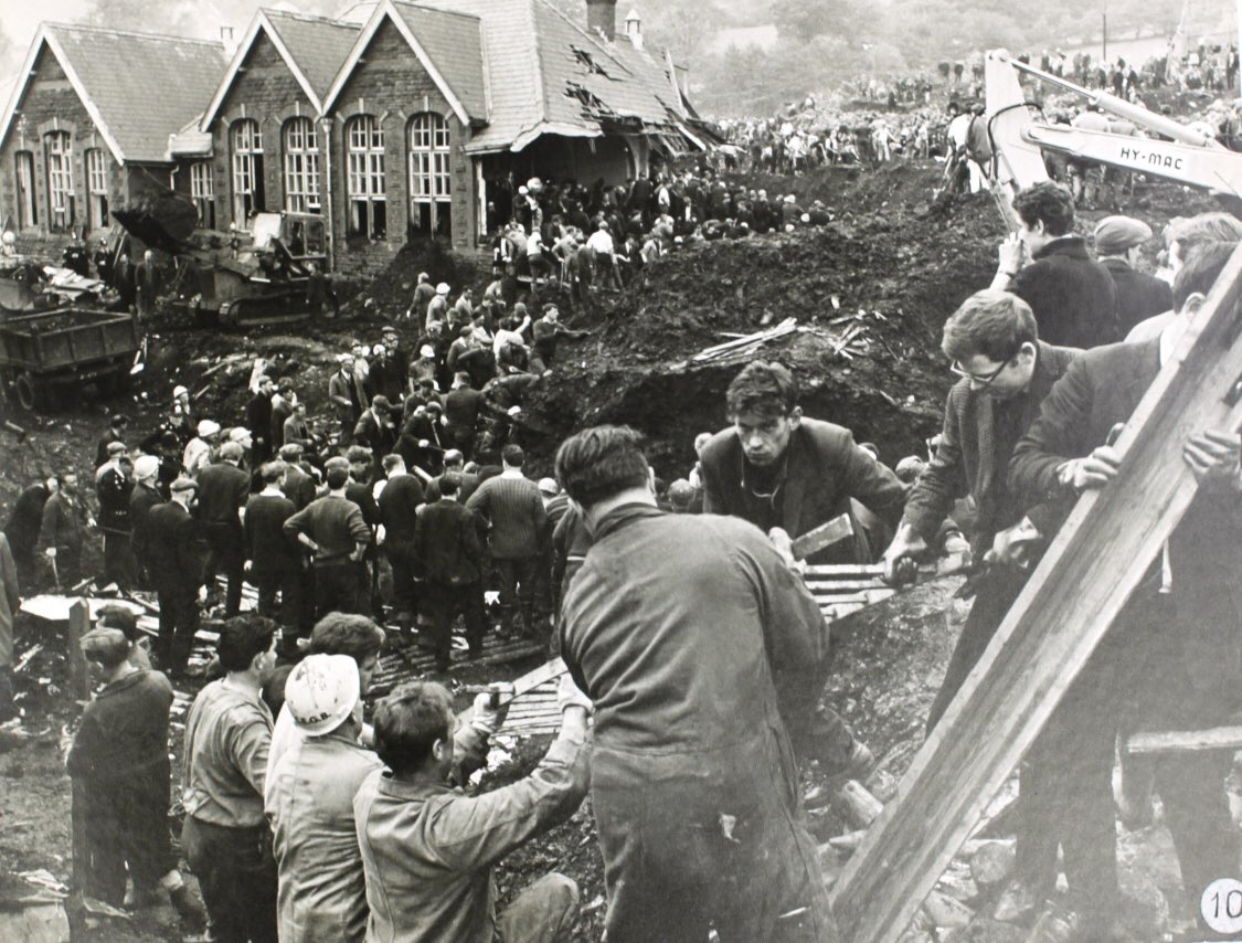 Wales will fall silent this morning to remember those who were taken from us in the totally avoidable Aberfan disaster.
55 years may have passed, but we will never forget them.

Cofiwch Aberfan ❤🏴󠁧󠁢󠁷󠁬󠁳󠁿