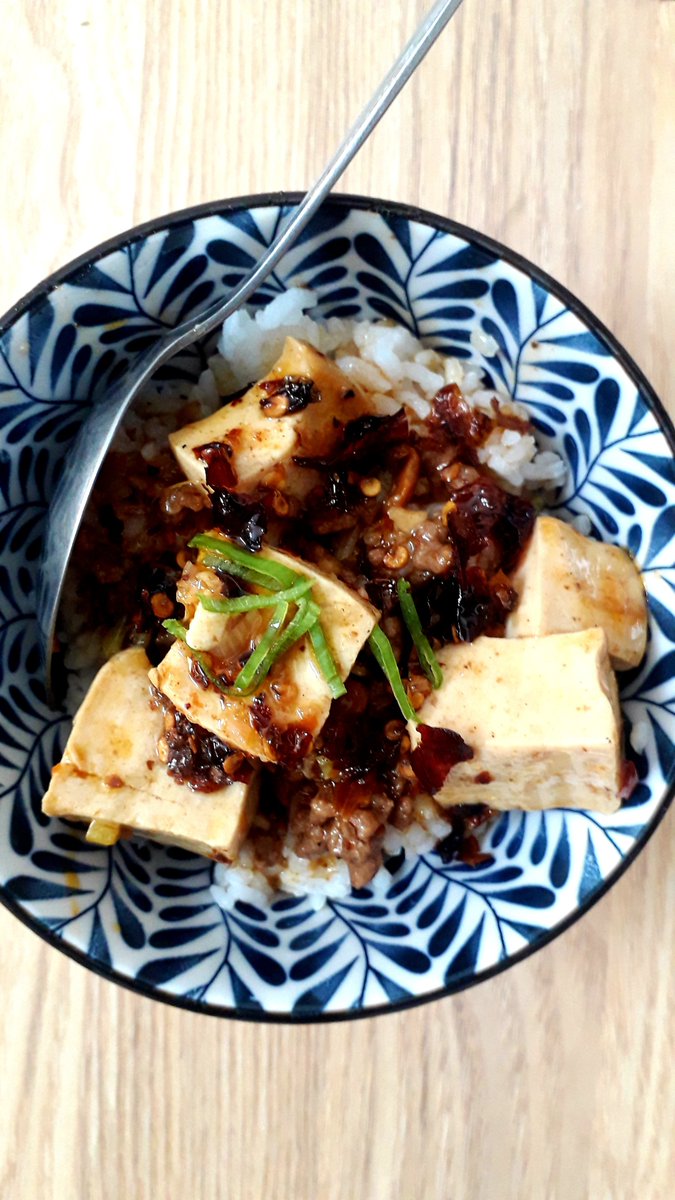 irsyachuelita's tweet photo. Masak masakan caines pake chili oil ✨ https://t.co/QwMHvor9VD