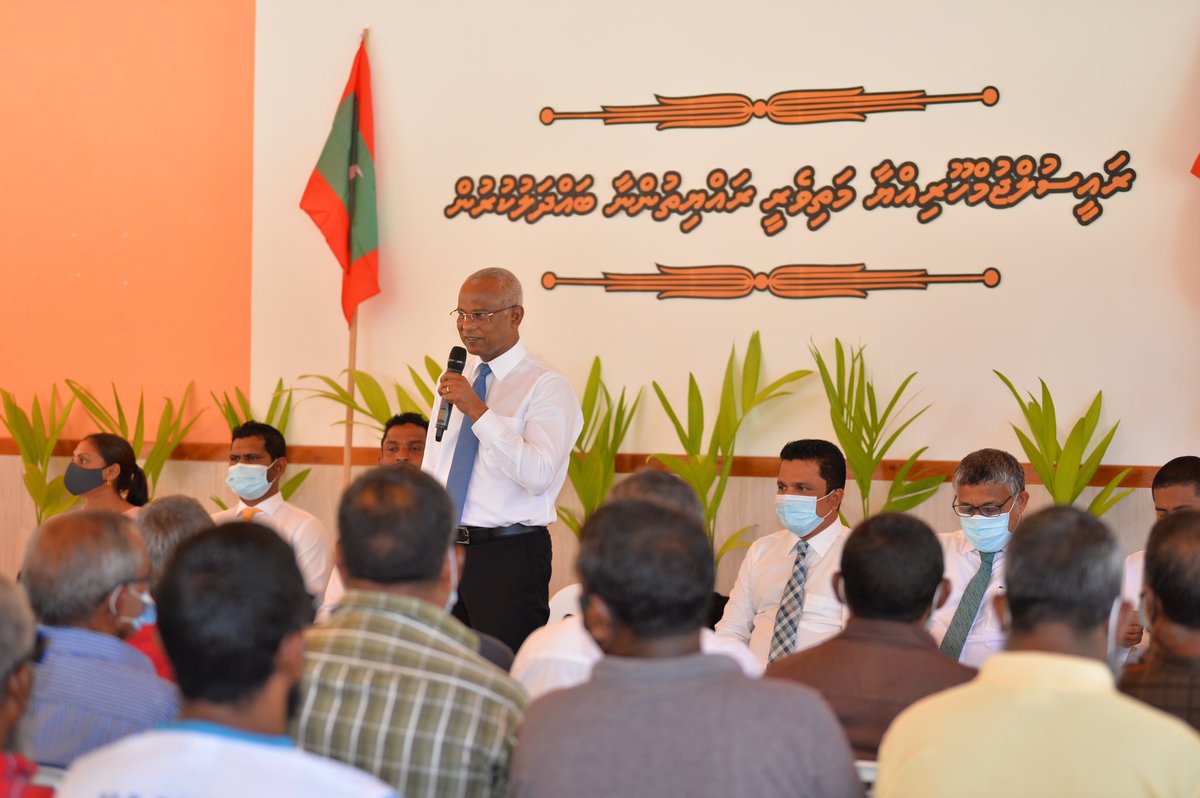 Javiyani_MV's tweet photo. ރައީސް އއ. އަތޮޅުގެ ބައެއް ރަށްތަކަށް:

އއ. މަތިވެރިއަށް ވަޑައިގެން އެ ރަށުގެ ރައްޔިތުންނާއި ބައްދަލުކުރެއްވުން. މި ބައްދަލުކުރެއްވުމުގައި ރައީސް ވަނީ ރަށަށް މިވަގުތަށް އެންމެ މުހިންމު ކަންކަން އޮޅުންފިލުއްވާފަ

#JazeeraLIVE https://t.co/EoEaUhJ6PA